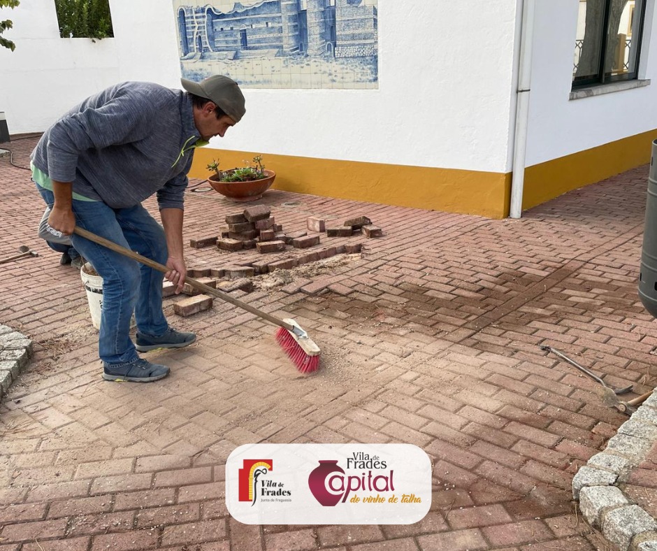 Reparação do Pavê no Espaço da Junta de Freguesia