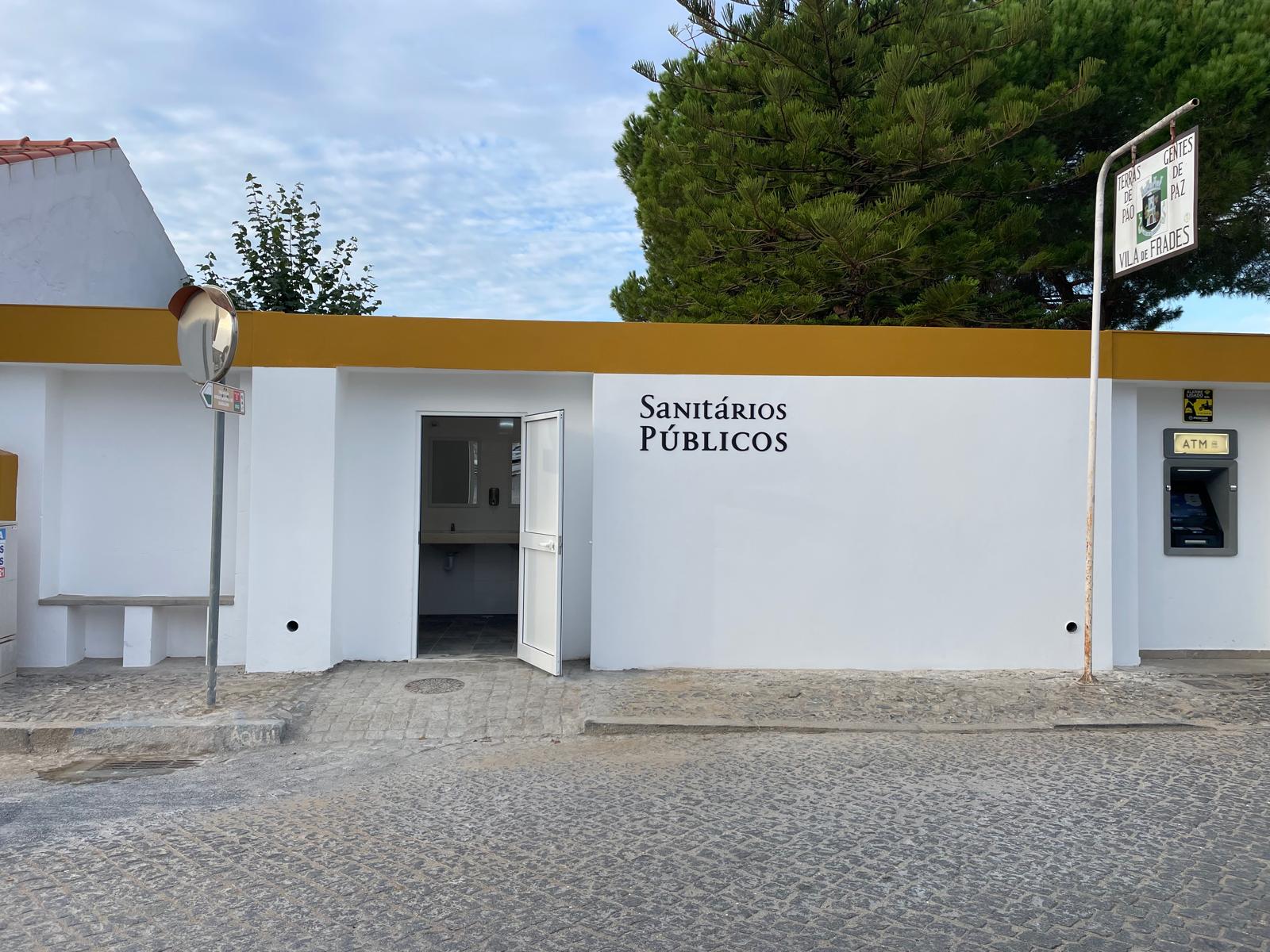 Construção de Instalações Sanitárias Públicas Construção de Instalações Sanitárias Públicas