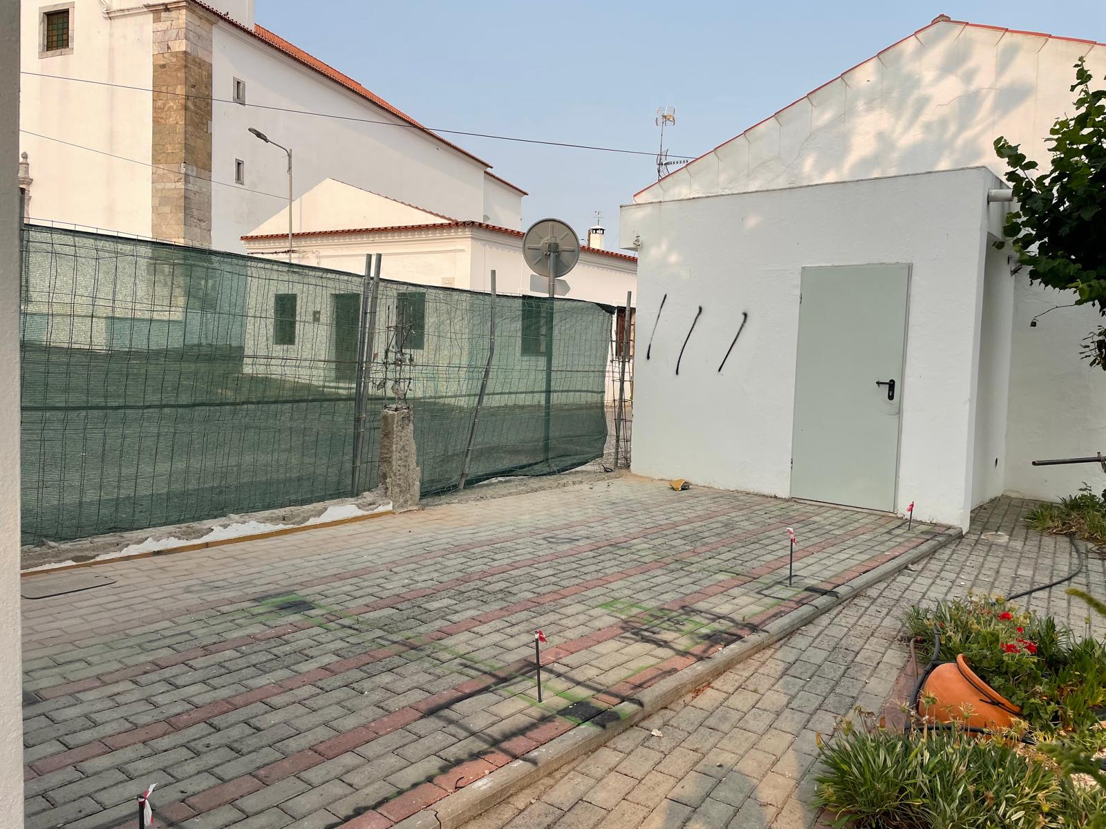 Construção de Instalações Sanitárias Públicas Construção de Instalações Sanitárias Públicas