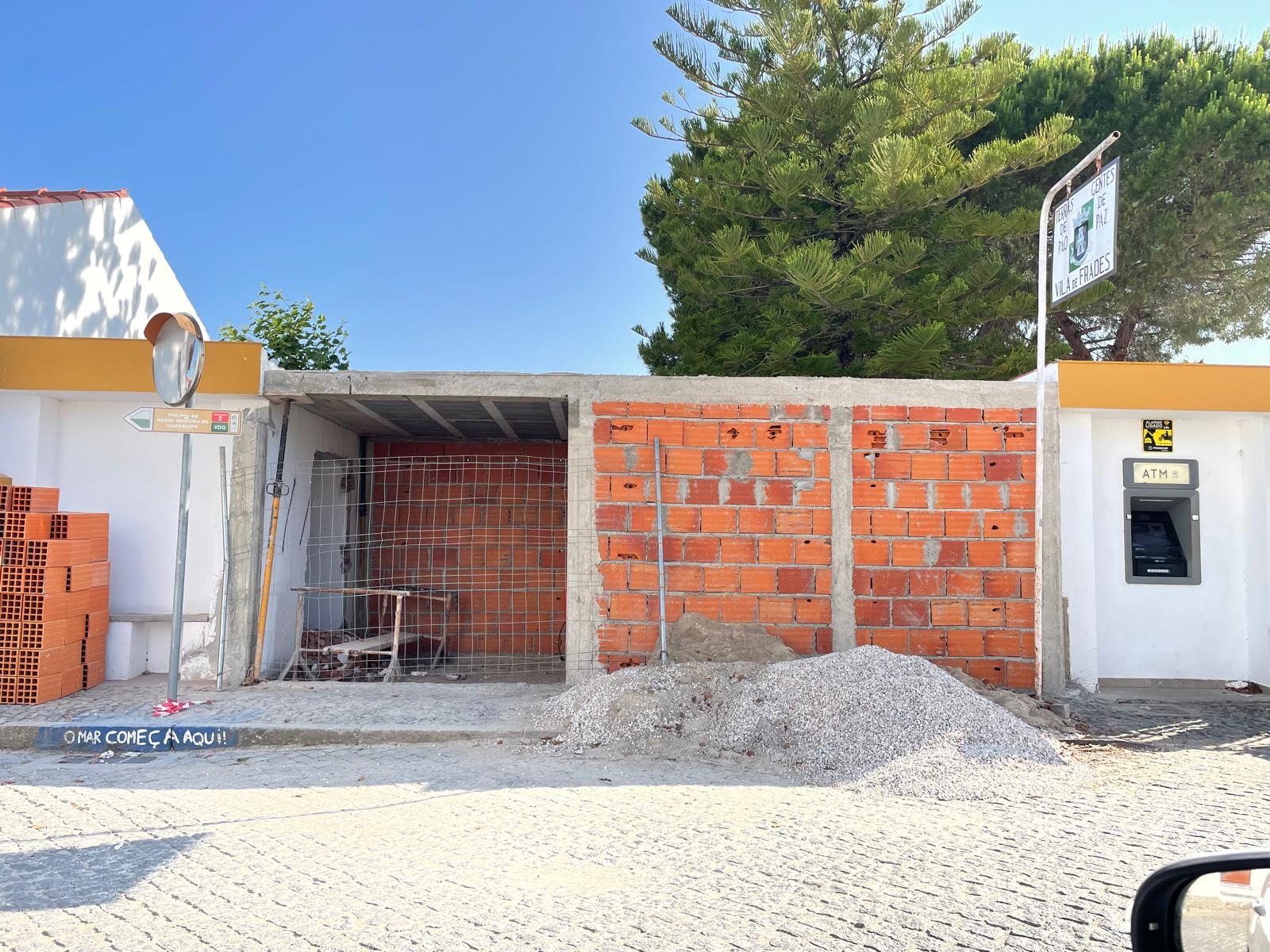Construção de Instalações Sanitárias Públicas Construção de Instalações Sanitárias Públicas